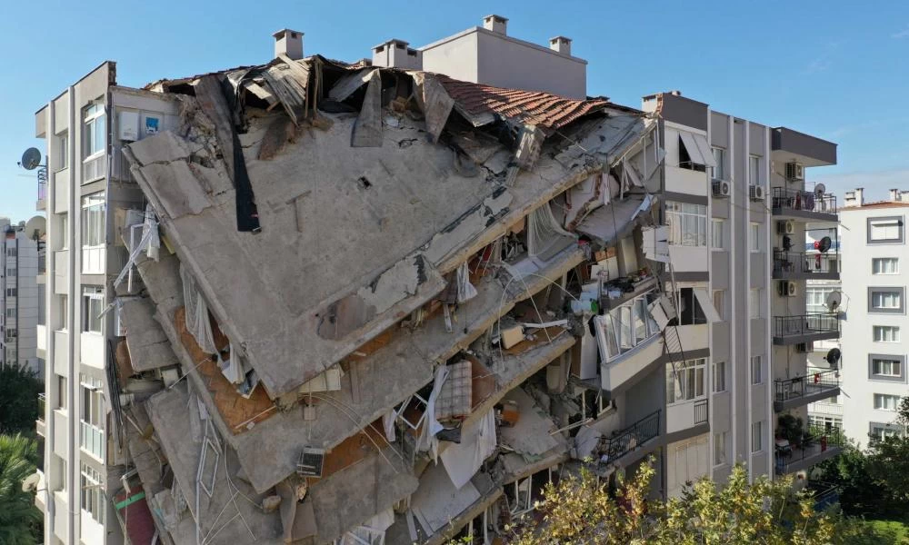 Σεισμός στη Σμύρνη: Ζωντανός 70χρονος μετά από 33 ώρες!